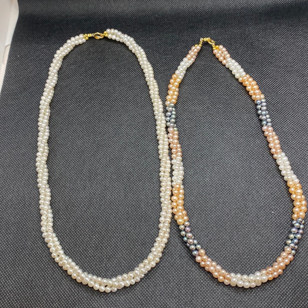 Set of 2 Pearl necklaces